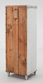 KOLONNSKÅP, sengustaviansk stil, 1800/1900-tal.