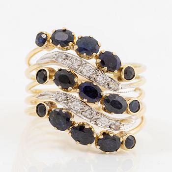 Ring 14K gold with sapphires and diamonds.