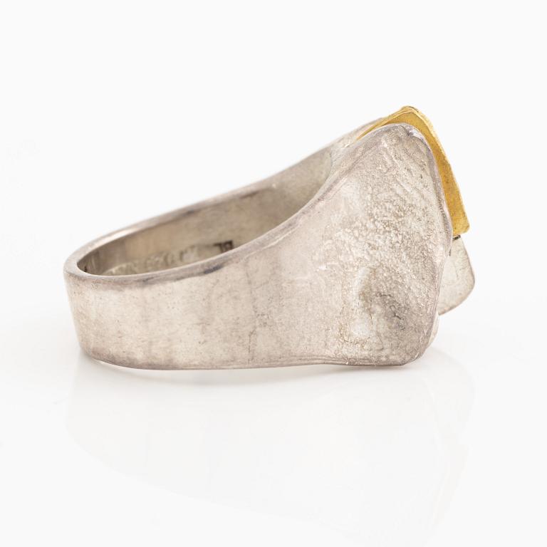 Ring, sterling silver and gilded silver.