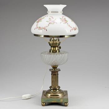 BORDSLAMPA, mässing samt porslin, 1900-tal.