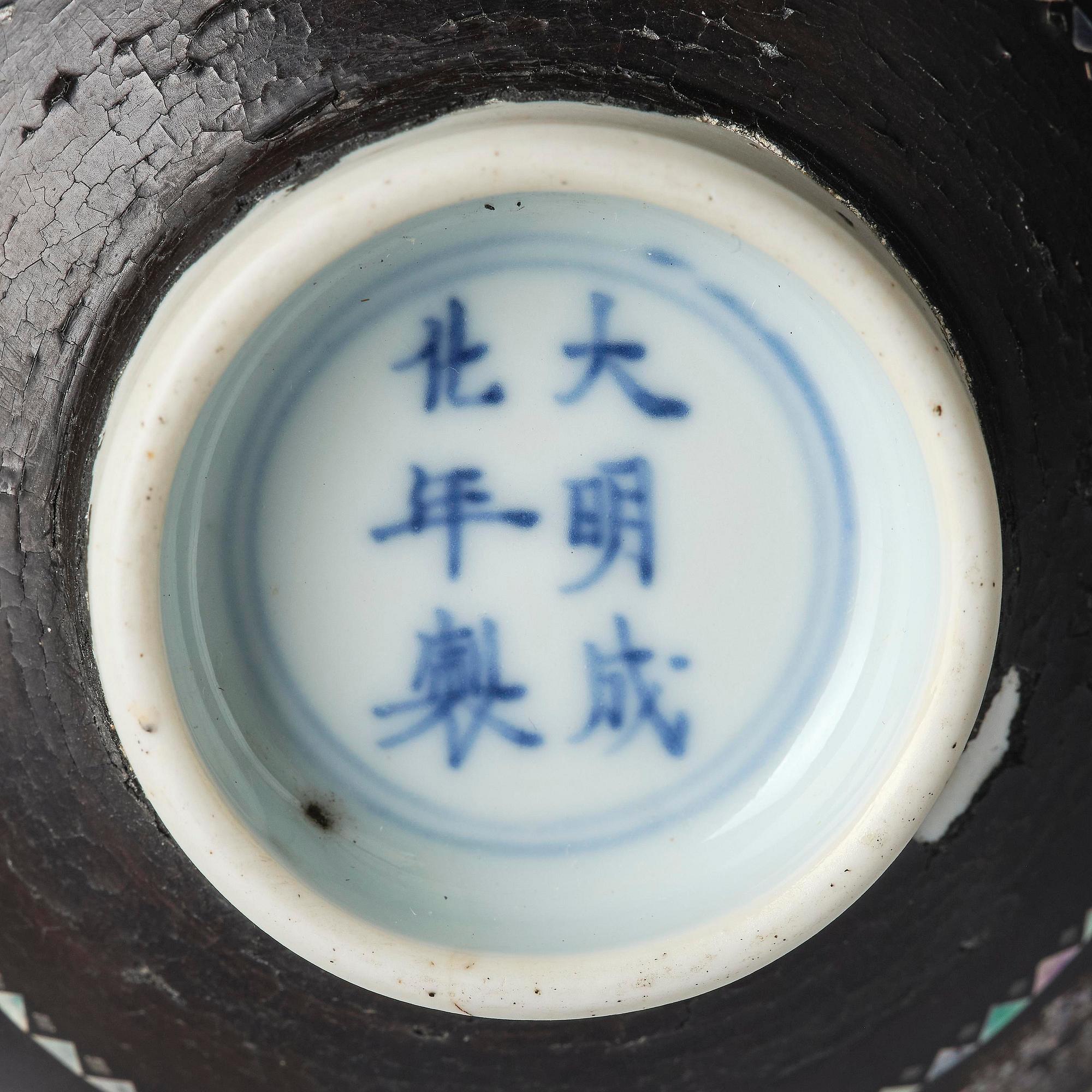 A lacque burgaute bowl, Qing dynasty, 18th century.