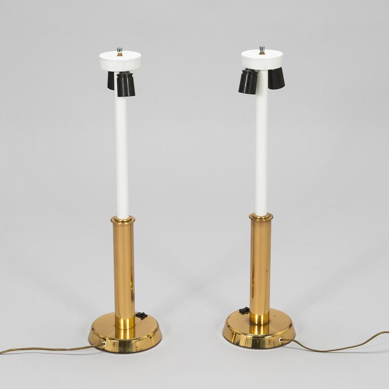 A pair of HKA 11 tablelamps from Helsingin Kaasuvalo, the latter half of the 20th century.