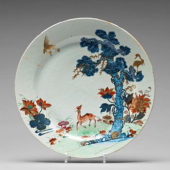 808. A large famille rose dish, Qing dynasty, early 18th Century.