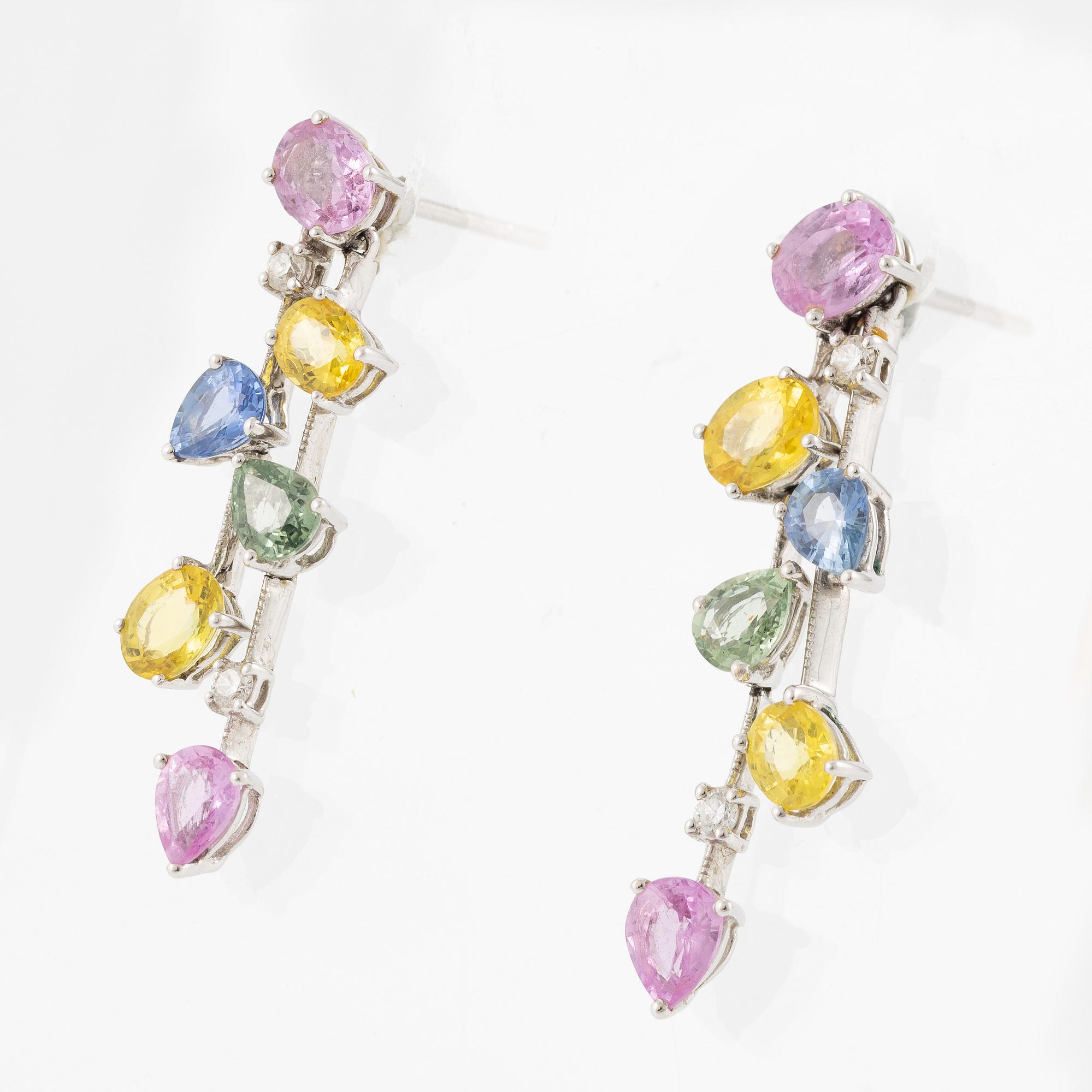 Earrings in 18K white gold set with drop-cut and oval-cut sapphires of various colours and brilliant-cut diamonds.