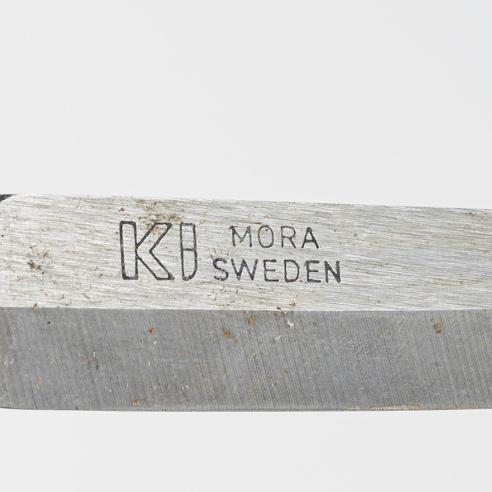 Knivar 4 st, oidentifierade slöjdare, samt en kåsa av Bengt Olav Unga.