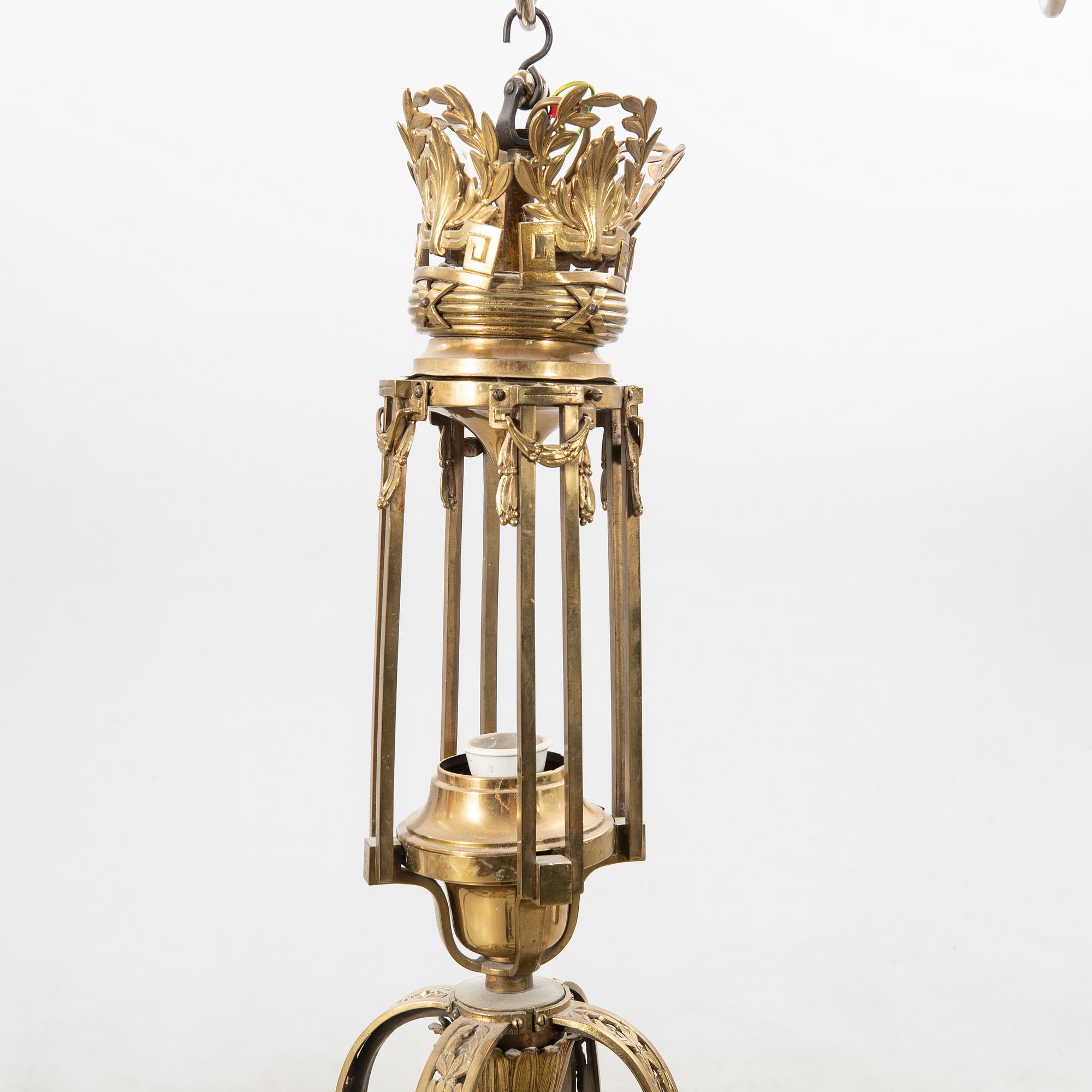 Taklampa Empire-stil omkring 1900.