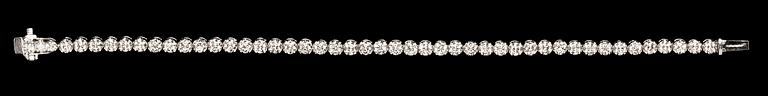 ARMBAND, 47 briljantslipade diamanter, tot. 5.04 ct.
