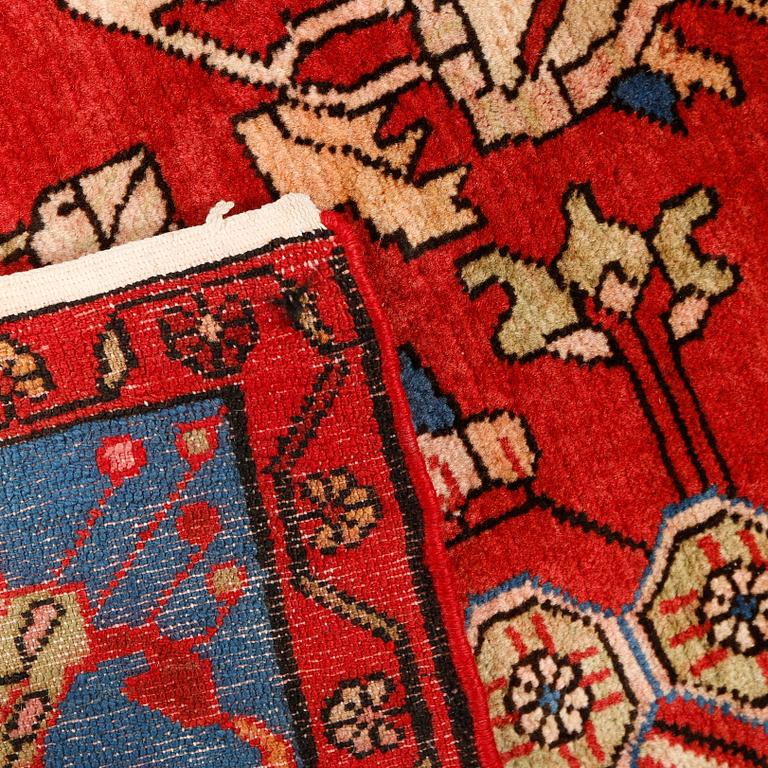 A Nahavand rug, 260 x 159 cm.