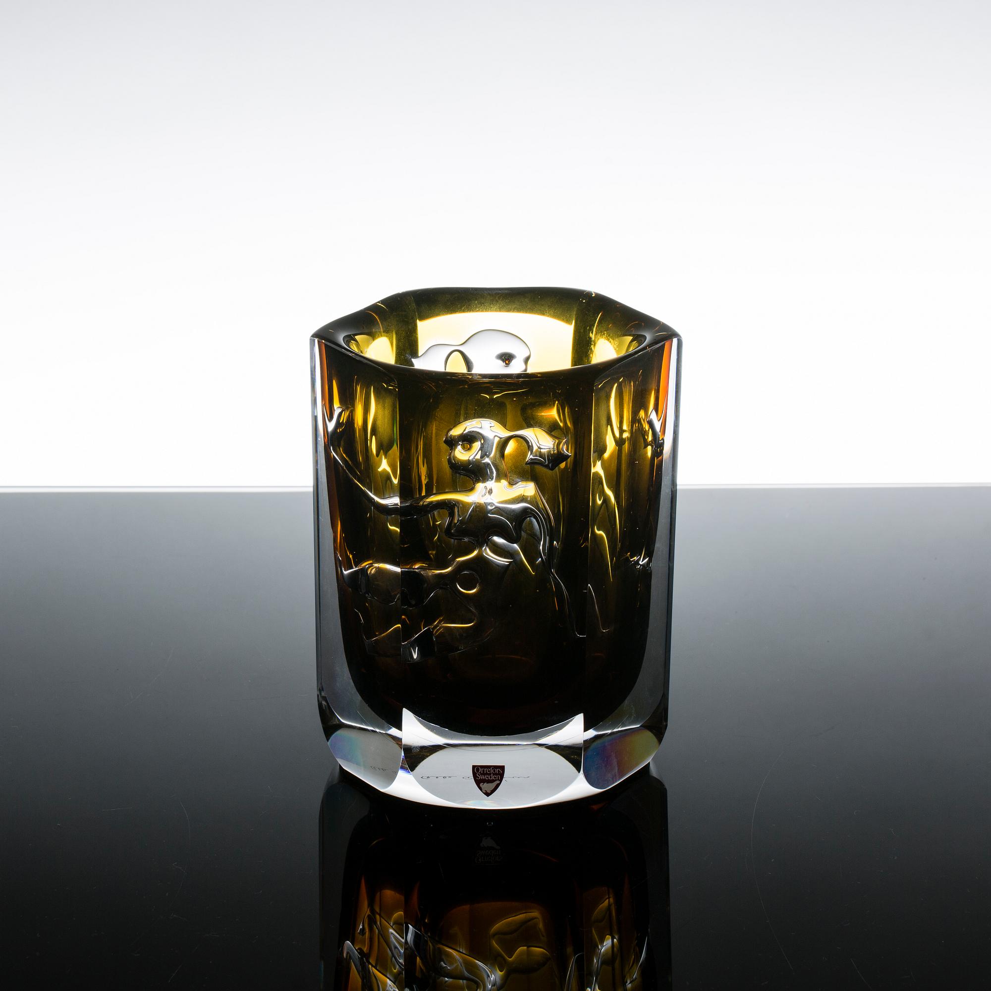 AN OLLE ALBERIUS ARIEL VASE, ORREFORS GALLERY -88.