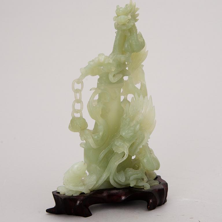 A Chinese bowenite sculpture.