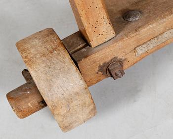 ALLMOGEFÖREMÅL, 2 delar, 1800-tal.