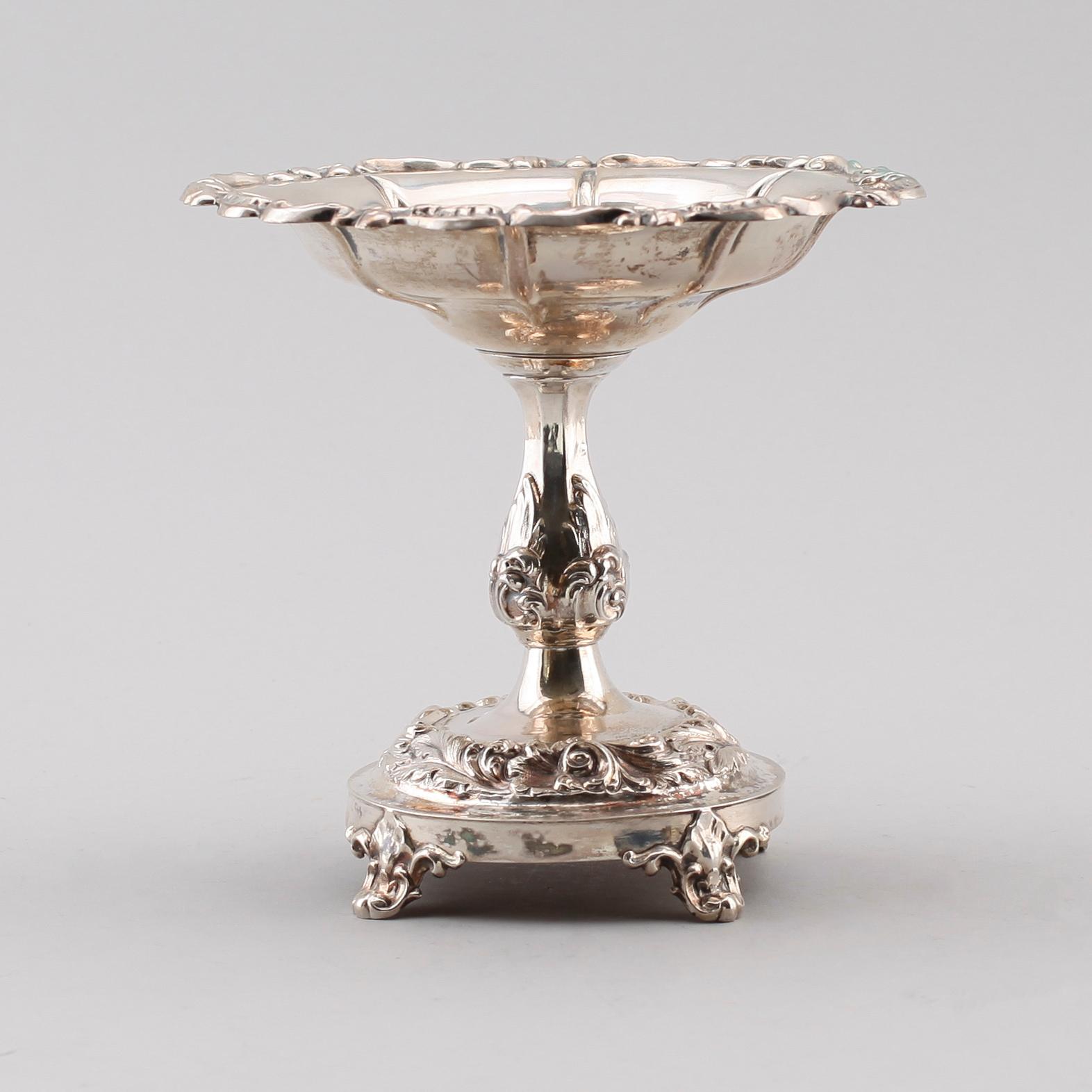 SKÅL PÅ FOT, silver, Emanuel Forssman, Växjö 1854. Vikt ca 247 gram.