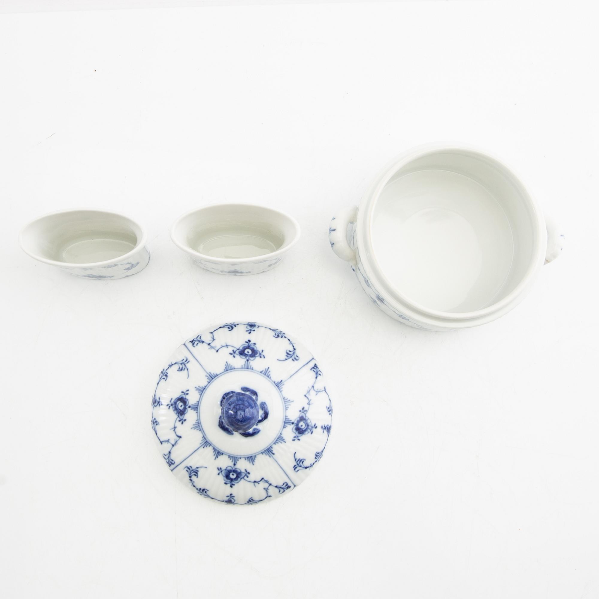 Servis 31 dlr "Musselmalet rifflet" Royal Copenhagen Danmark 1900-talets senare del porslin.