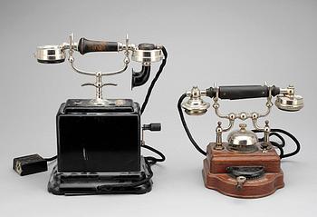TELEFONER, 2 st, bla LM Ericsson, 1900-talets första hälft.