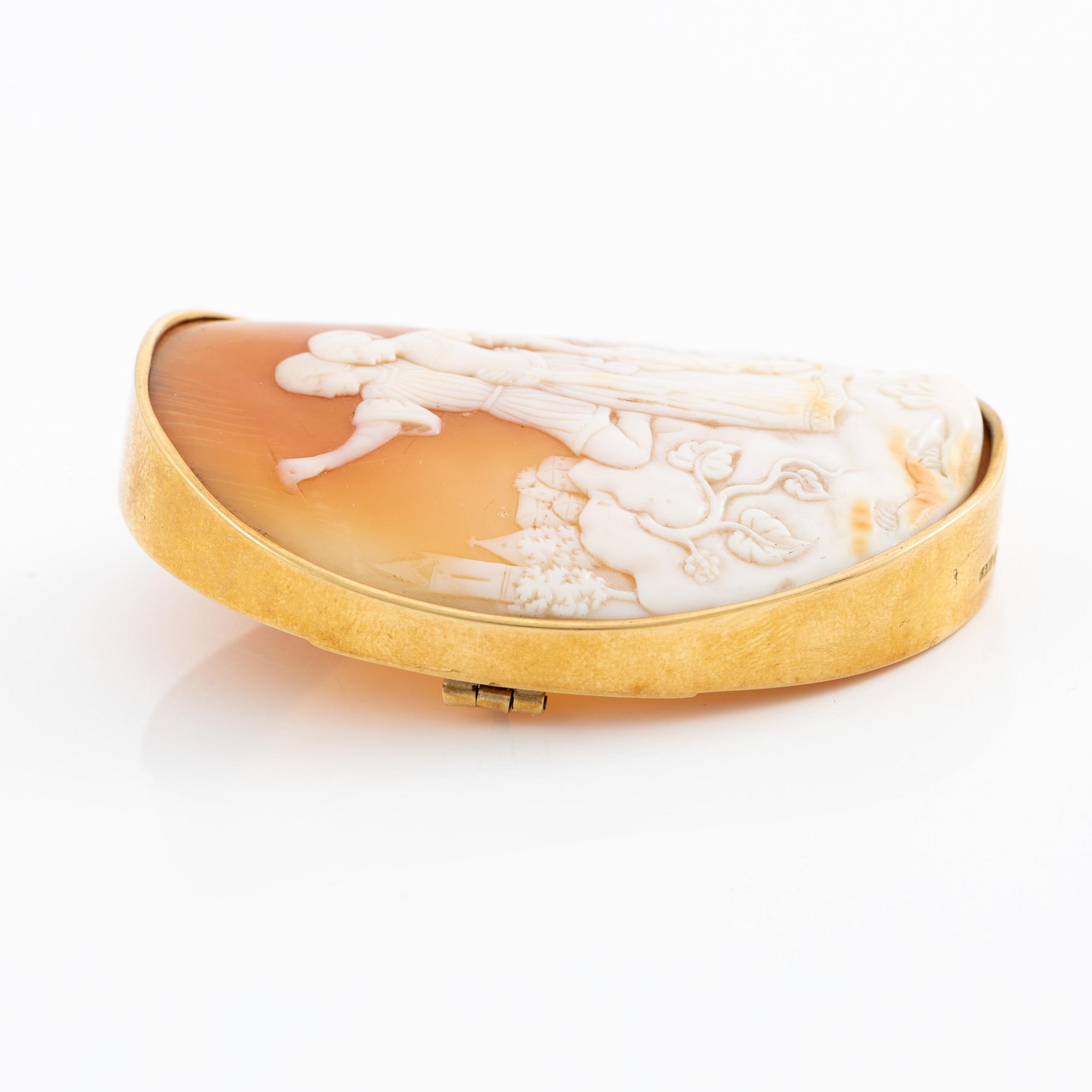 Brooch, 18K gold with shell cameo.