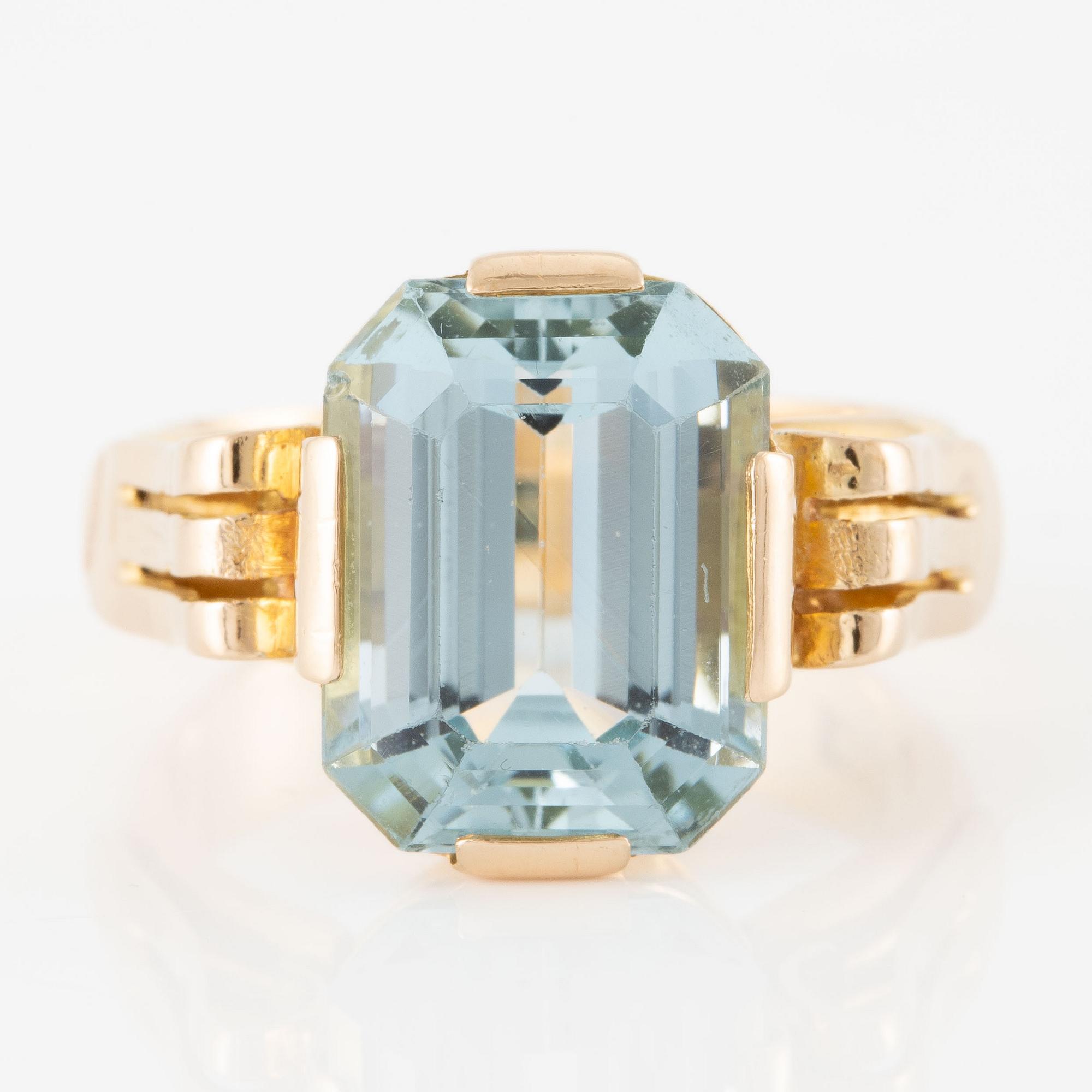 Ring, 20K gold with aquamarine.