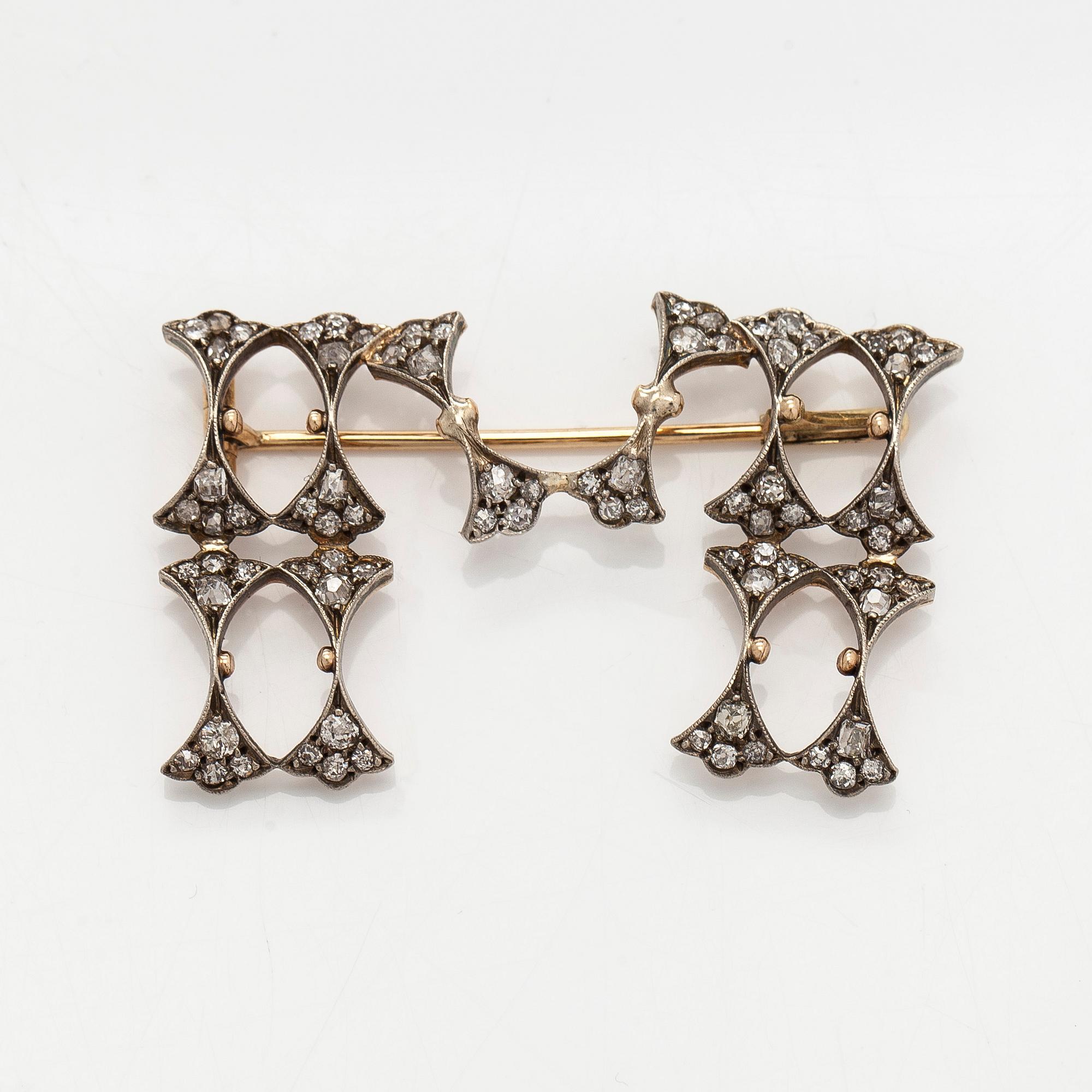 Brooch, 14K gold, silver, old cut diamonds.