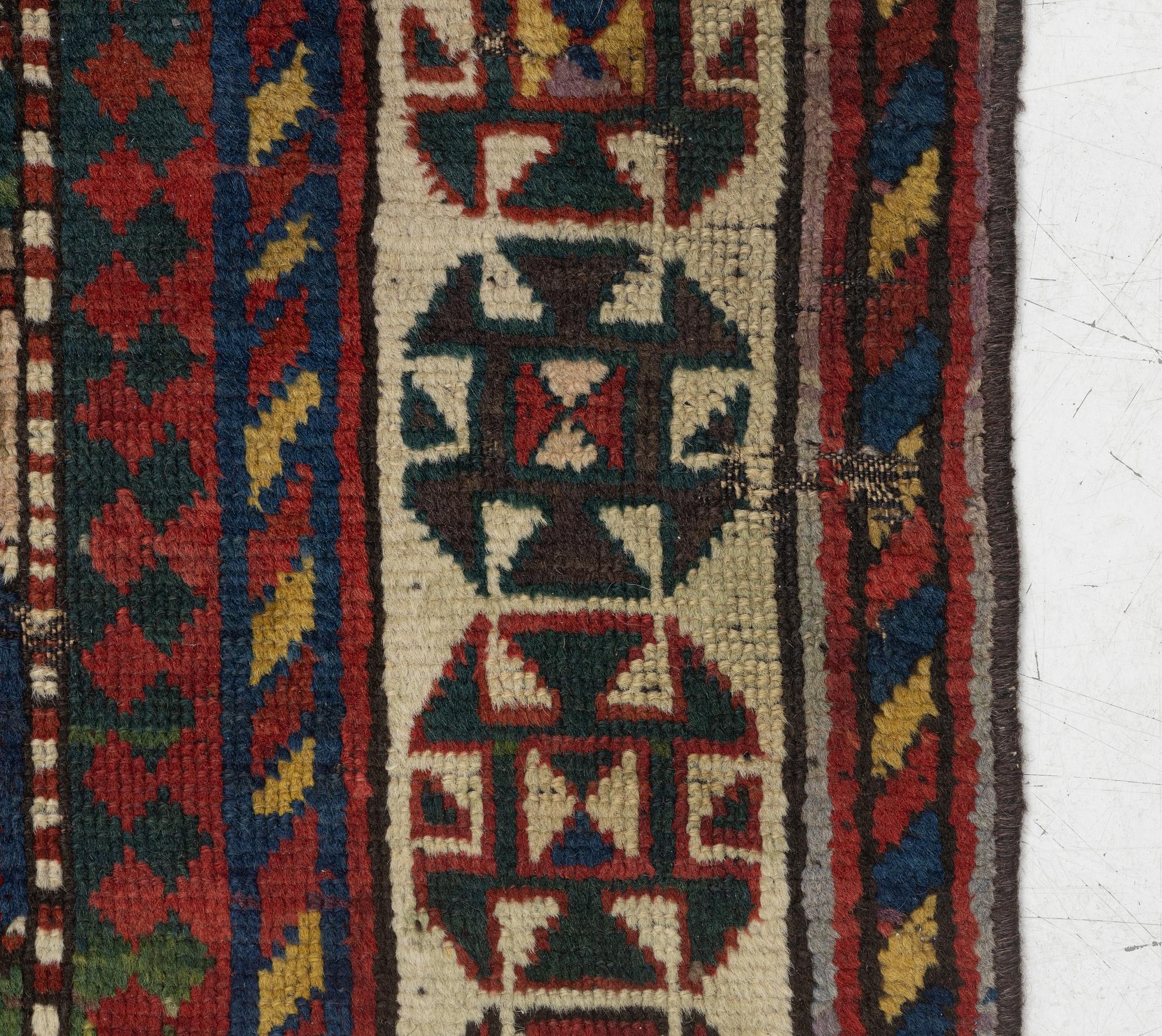 Matta, antik Moghan, Kazak området, södra Kaukasus, ca 180 x 107 cm.