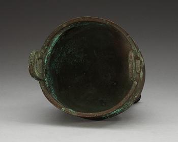 A archaistic bronze tripod (ding), presumably Ming dynasty or older.