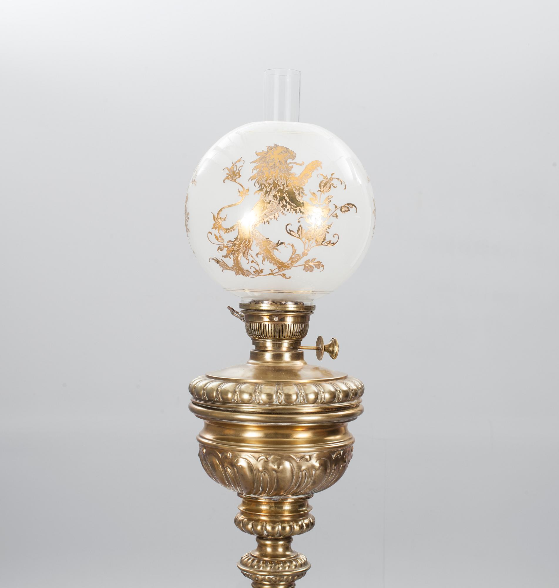 GOLVFOTOGENLAMPA, mässing, omkring 1900.