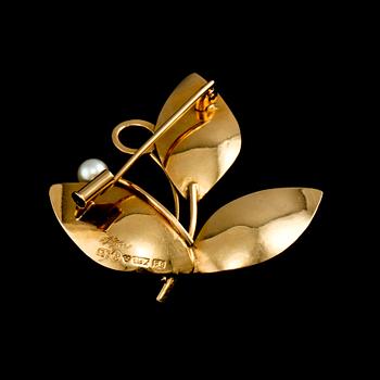 BROSCH, 18k guld med odlad pärla samt cabochonslipad ametist, Stigbert för Heribert Engelbert, Stockholm, 1956. Vikt 5 g.