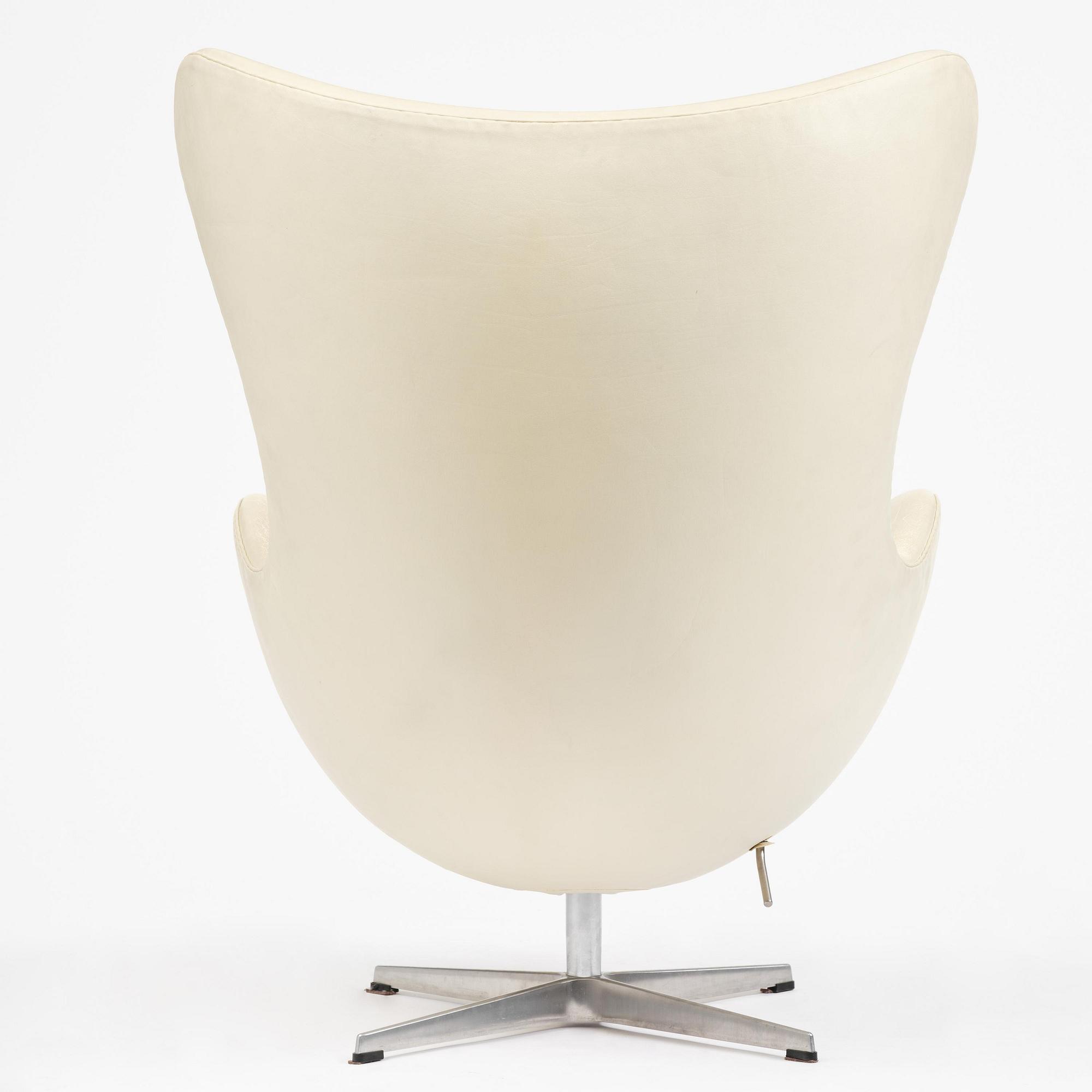 Arne Jacobsen, an "Egg" armchair, Fritz Hansen, Denmark, 2006.