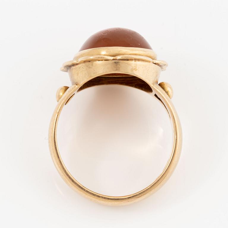 Ring, 18K guld med karneol.