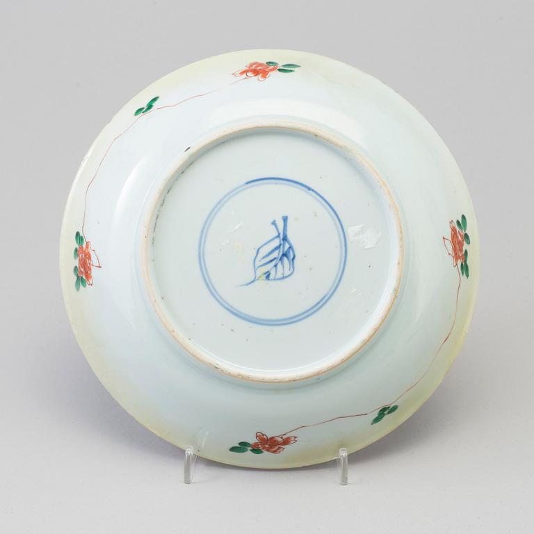 A famille verte dish, Qing dynasty, Kangxi (1662-1722).