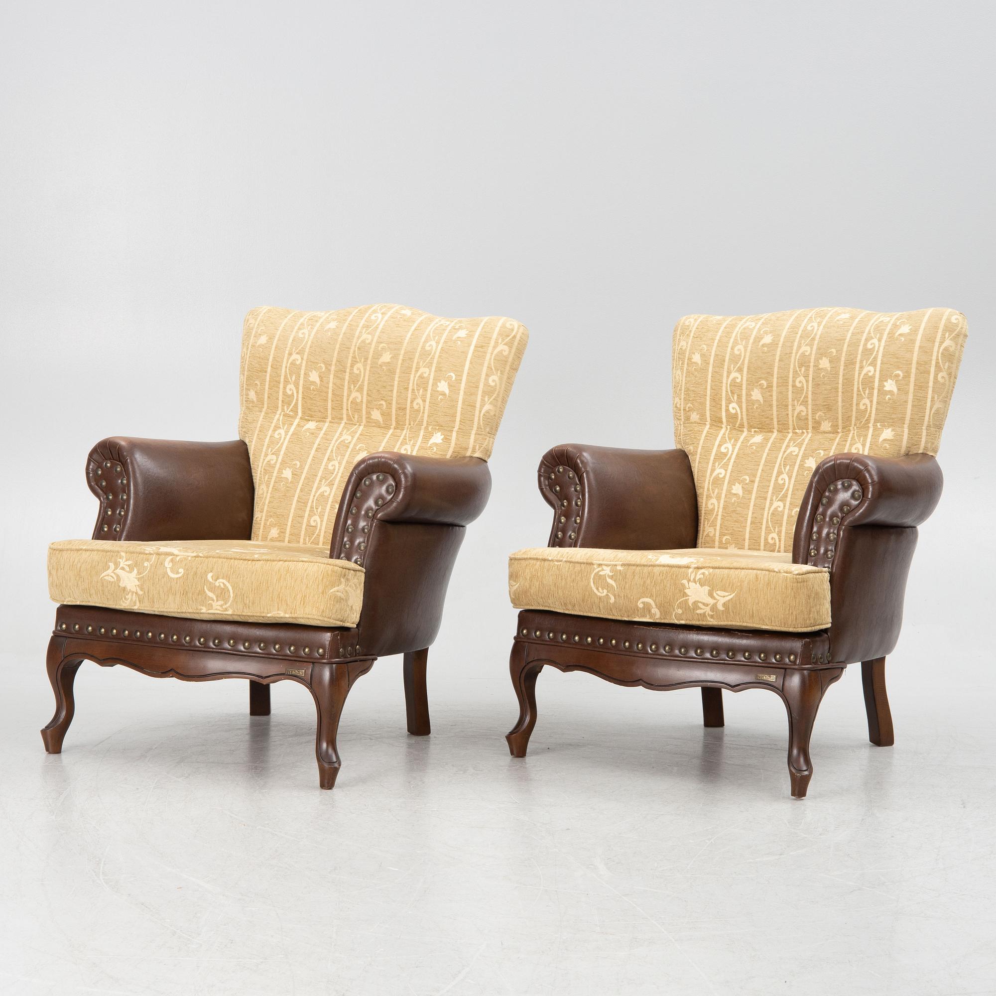 A pair of louge chairs, Istikbal, 21st century.