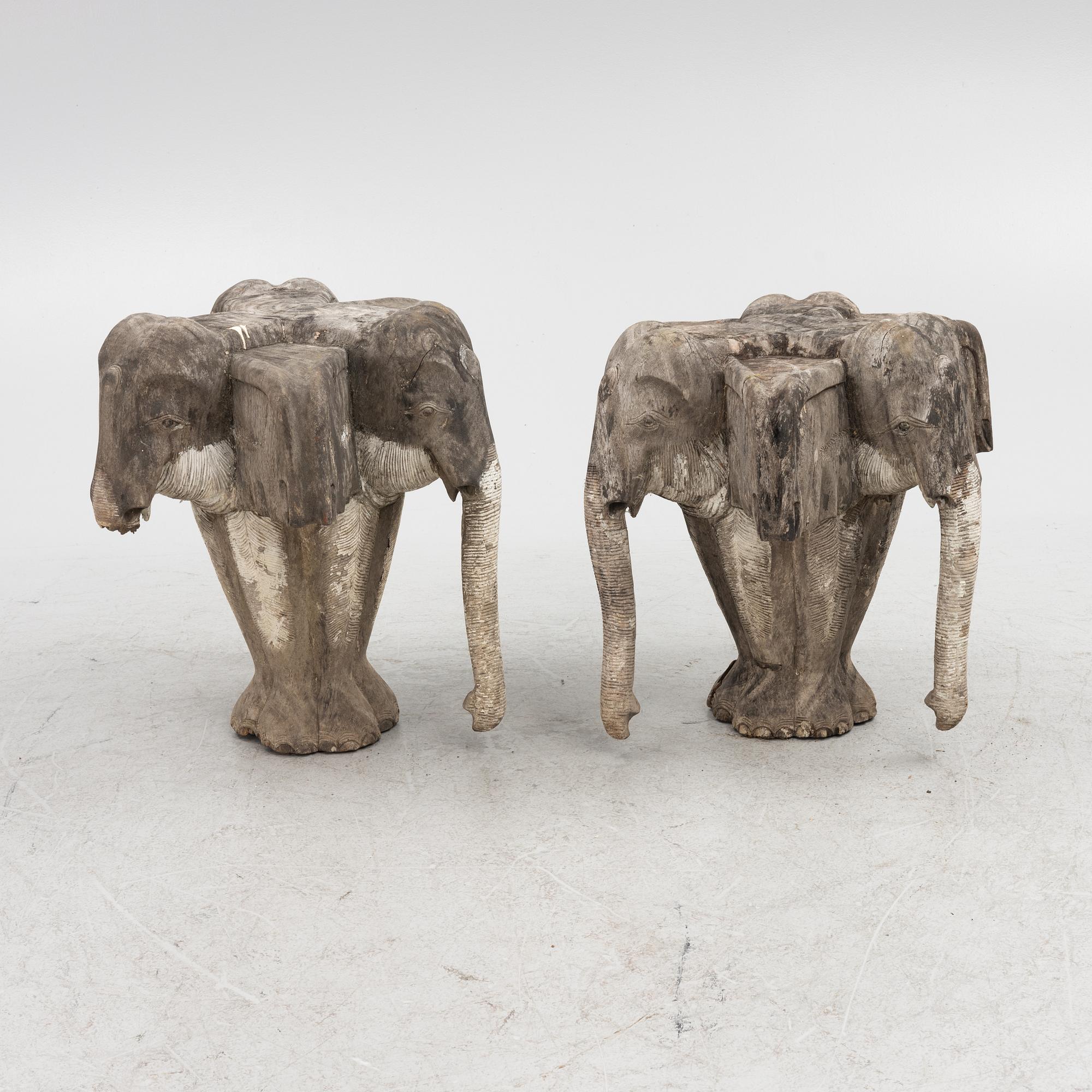 A pair of sculptures/pedestals, second half of the 20th Century.