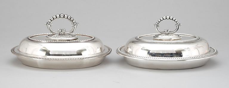 A set of two English silverplated tureen with cover.