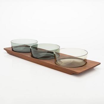 Saara Hopea, three serving bowls with tray and three vases for Nutjärvi Notsjö.