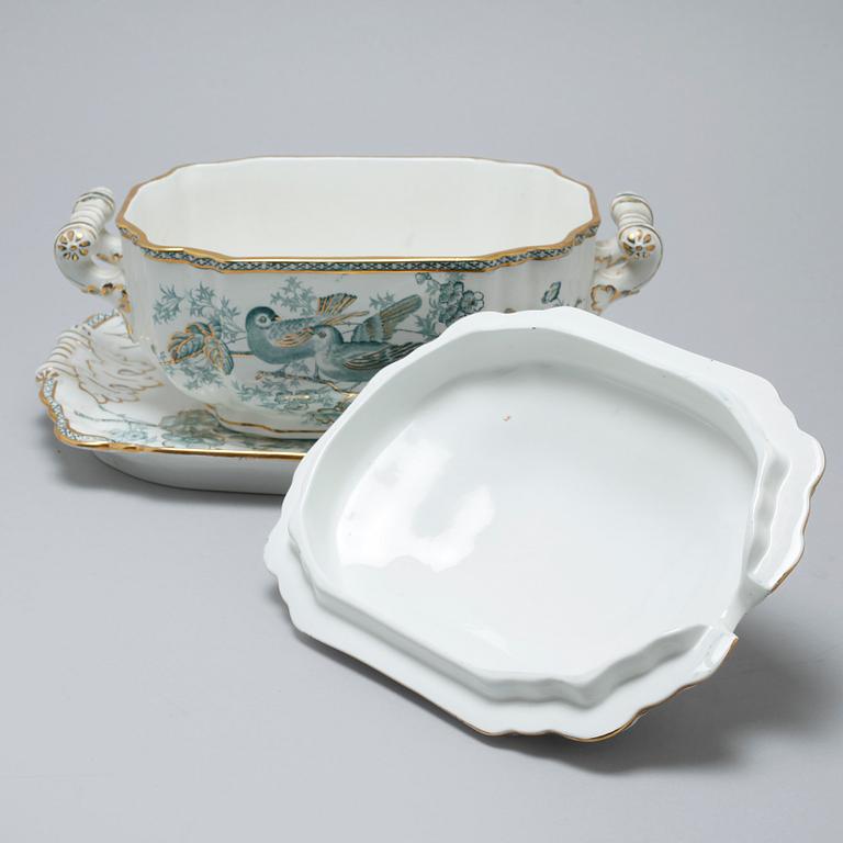 A earthenware table set of 136 pcs "Vexiö Guld",  by Arvid Ekberg, Gustafsberg, from around year 1900.