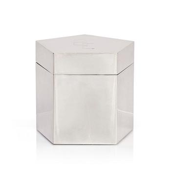 Wiwen Nilsson, a box with lid, sterling silver, Lund 1962.