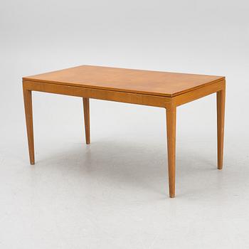 Axel Larsson, a Swedish Modern dining table model 1524, SVenska Möbelfabrikerna Bodafors, 1940's.