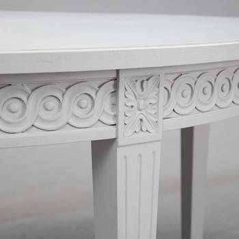 A mid 20th Century dinner table.