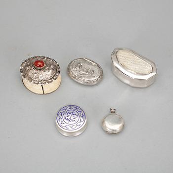 DOSOR, 5 st, silver och ben, bla England, 1900-tal. Total vikt ca 160 gram.