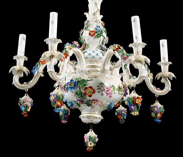 Porcelain chandelier from Dresden, around the middle of the 20th century.