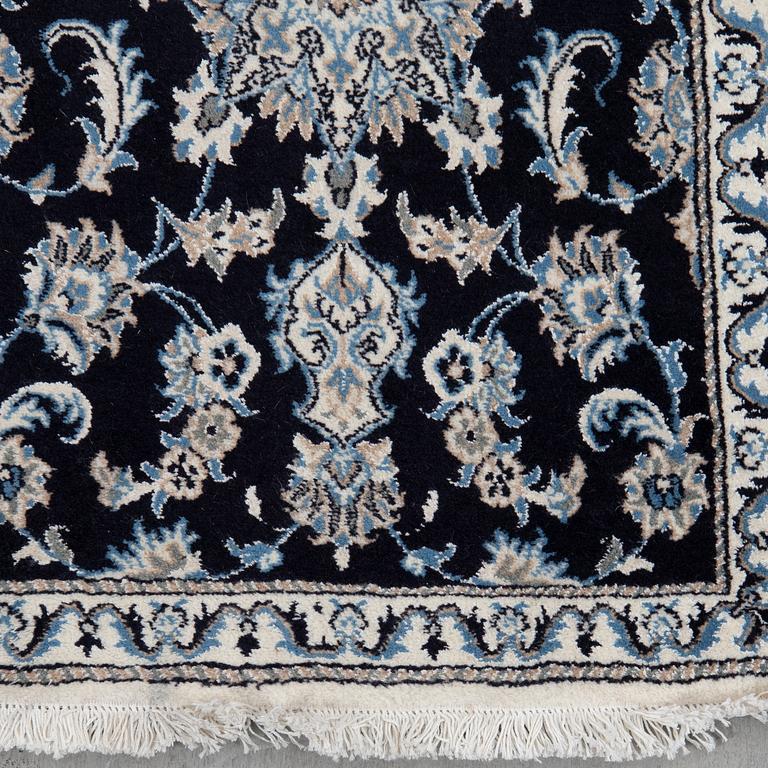 Gallerimatta, Nain part silk, ca 300 x 79 cm.