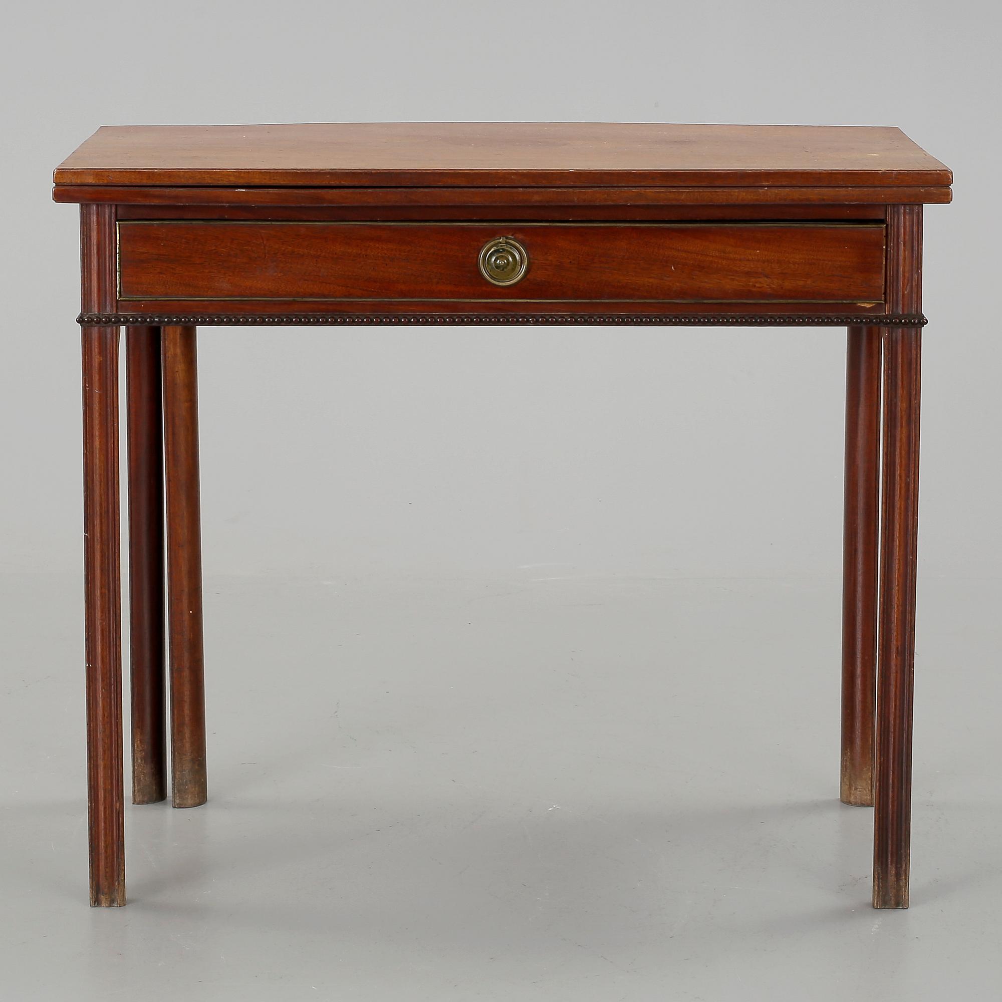 SPELBORD, gustavianskt, omkring år 1800.
