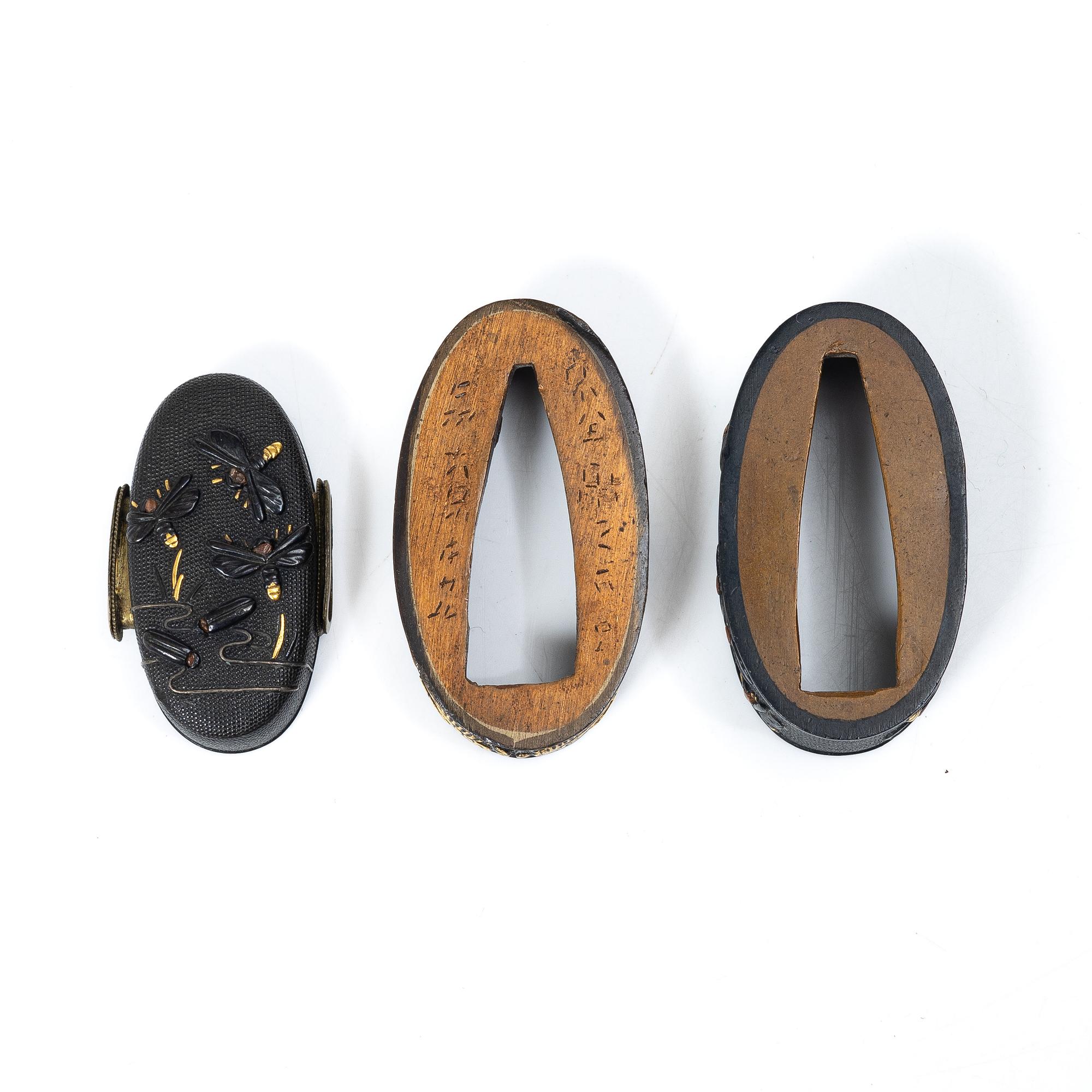 Fuchi och kashira i par, Meiji, mumei, samt en fuchi.