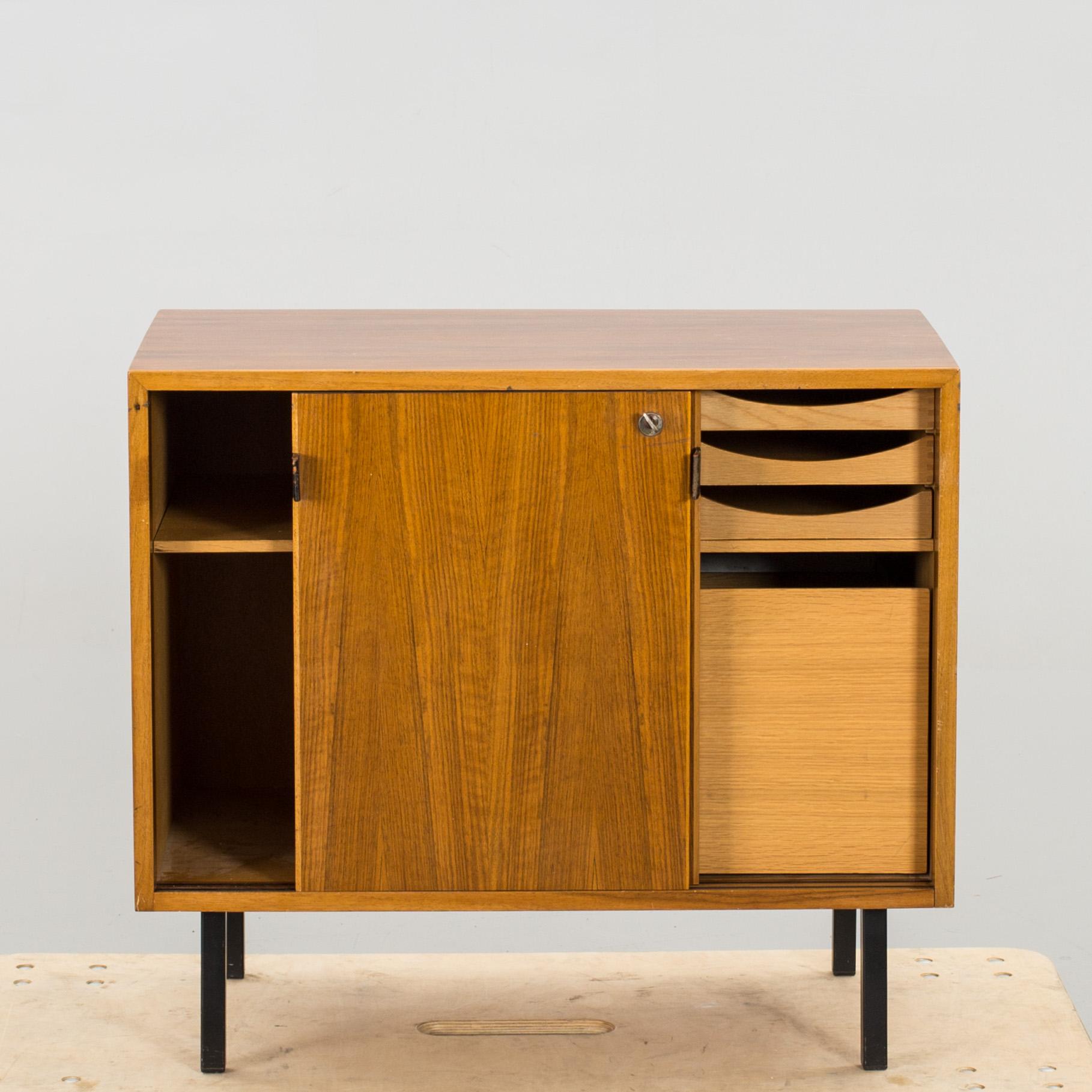 FLORENCE KNOLL. sideboard/skåp Licenstillverkat NK 1964.