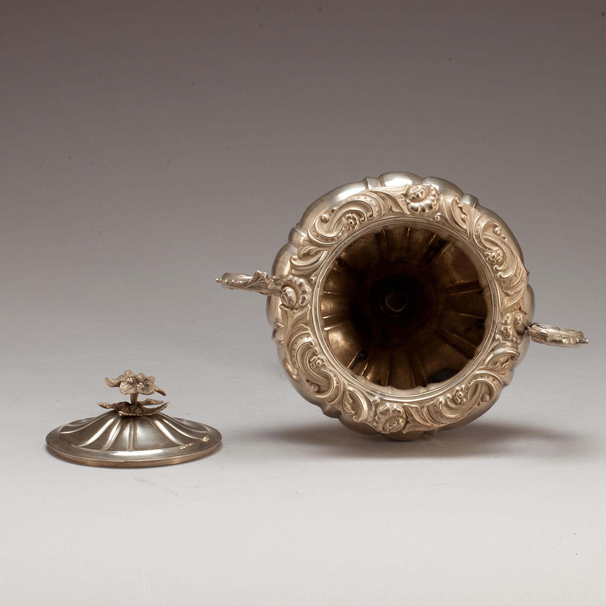 SOCKERSKÅL, silver. Nyrokoko. Adolf Lilja, Stockholm 1849. 920g.