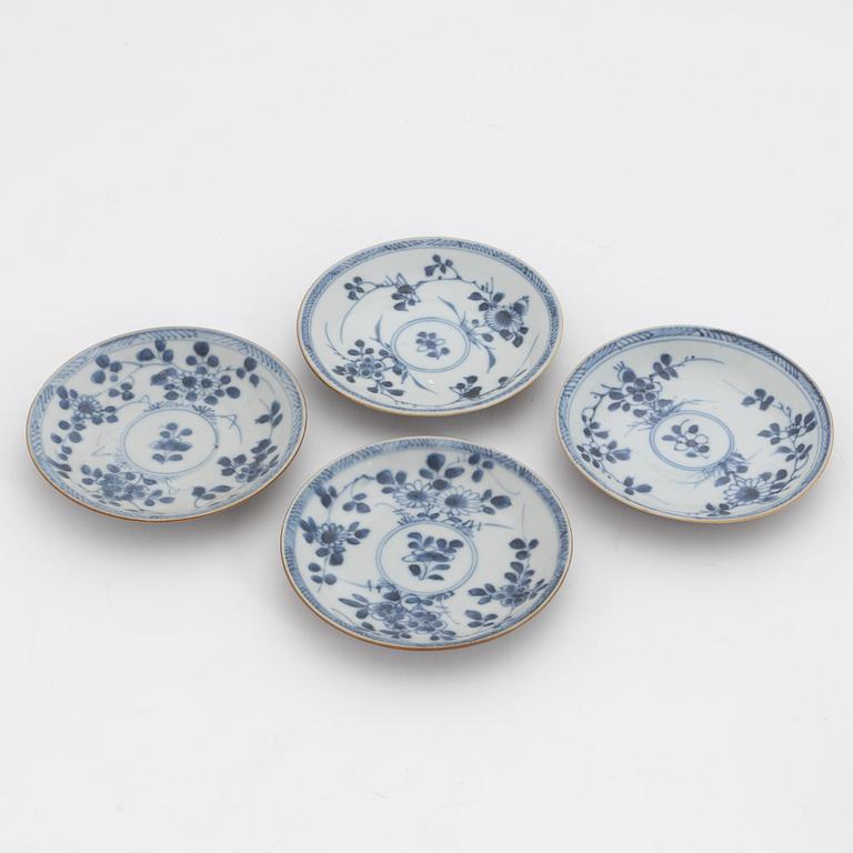 A group of 12 blue and white and capuciner glazed dishes, Qing dynasty, Kangxi (1662-1722). "The Ca Mau Shipwreck".