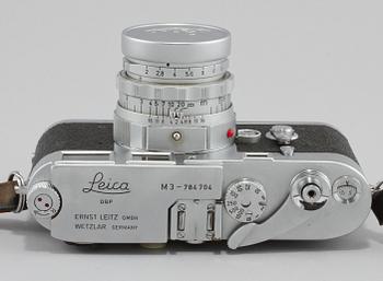 KAMERA, Leica M3 serienummer 784704, Tyskland 1955, OBJEKTIV 4st, Leica, samt tillbehör.