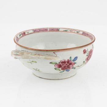 A Chinese famille rose covsh, Qing dynasty, Qianlong (1736-95).