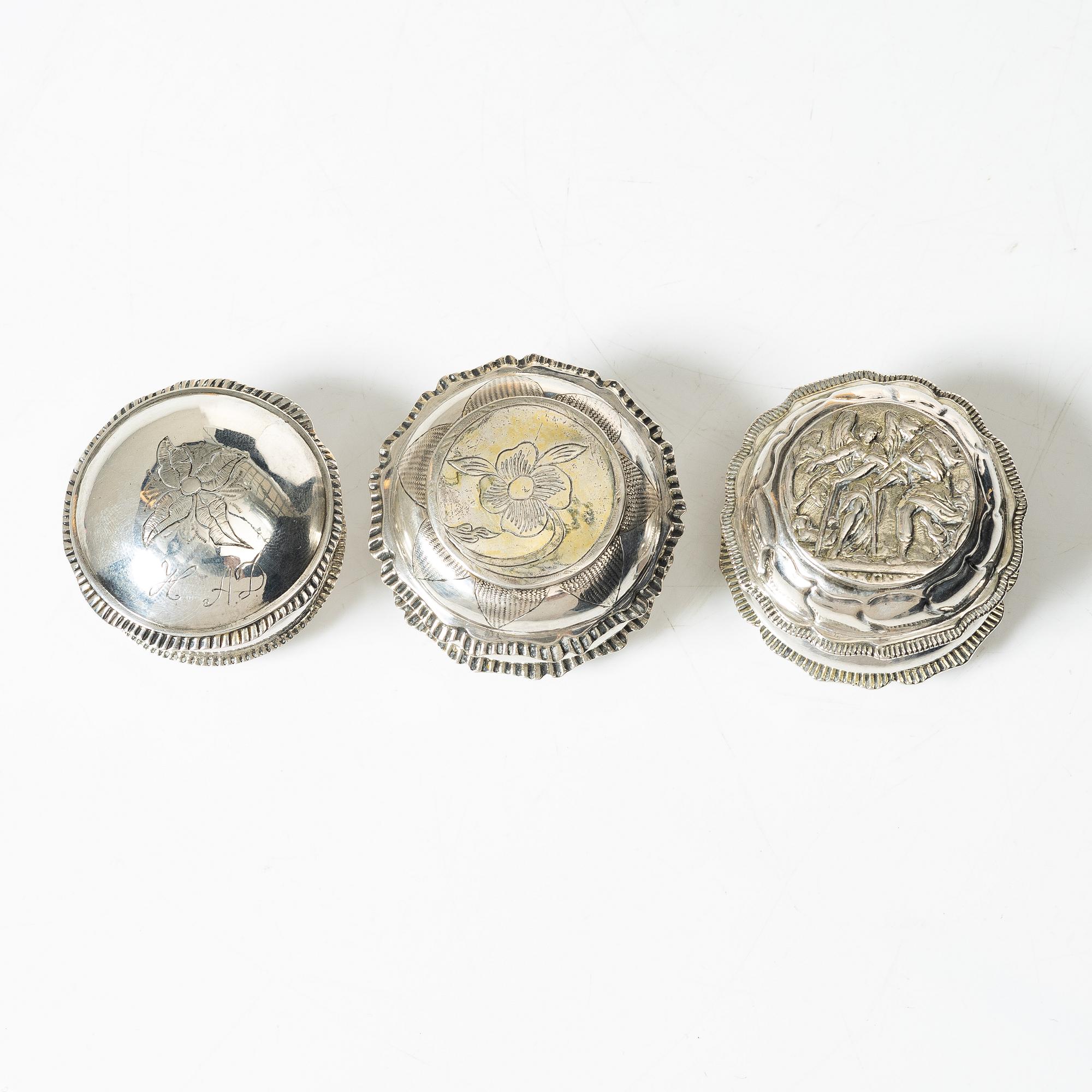 Kyrkdosor, tre stycken, silver, 17-1800-tal.