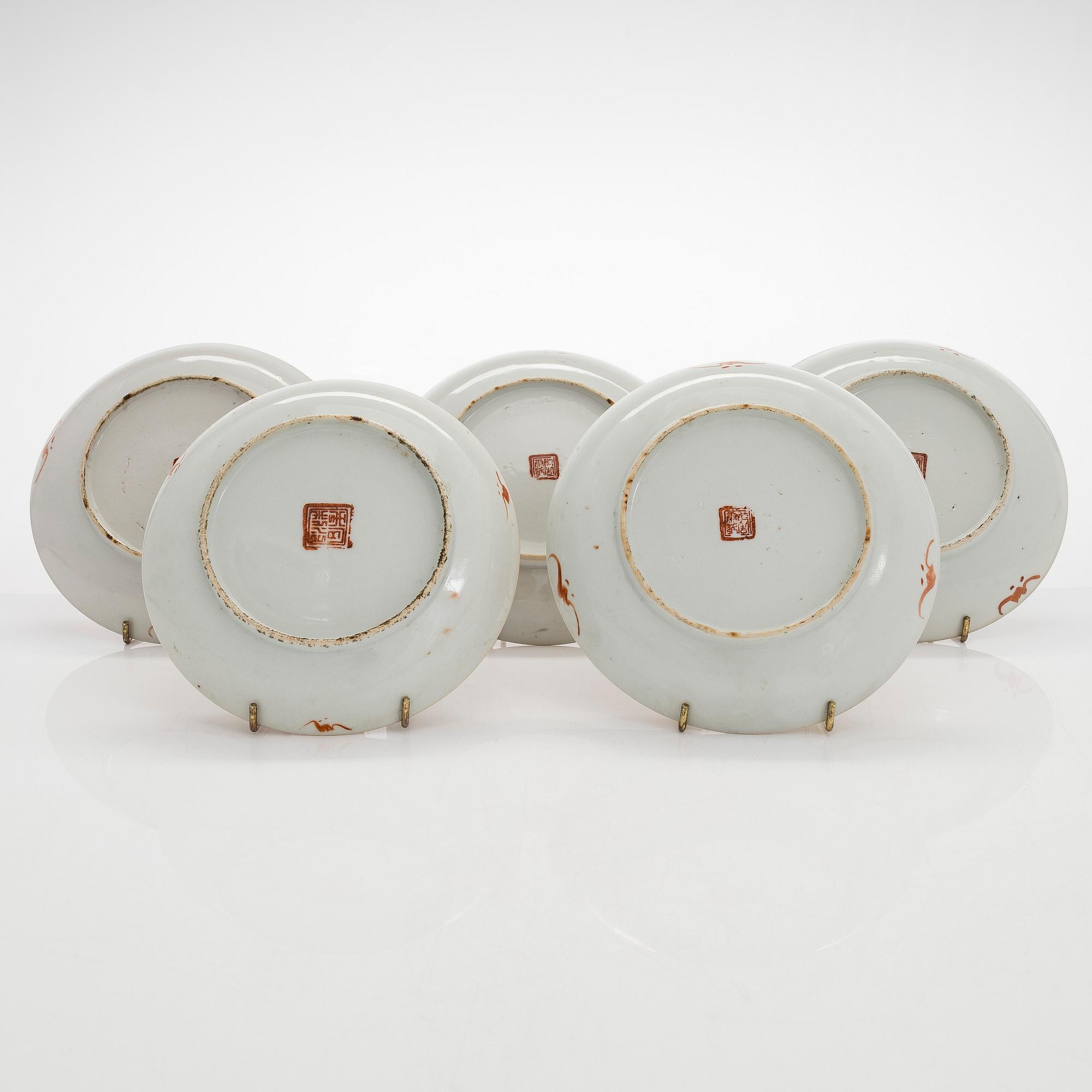 Five late Qing dynasty porcelain plates, early 20th century.