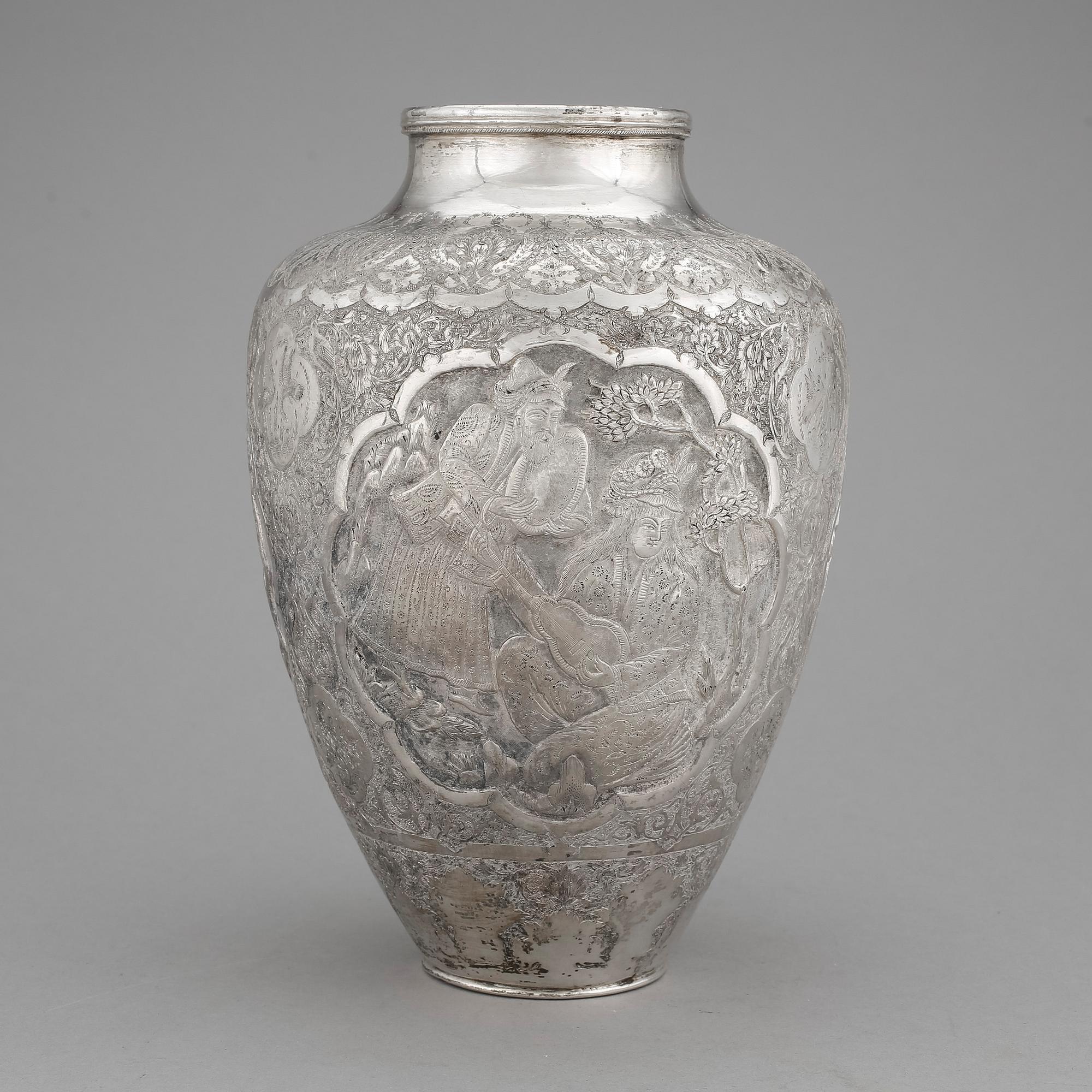 VAS, silver, Persien, 18/1900-tal. Vikt ca 1023g.