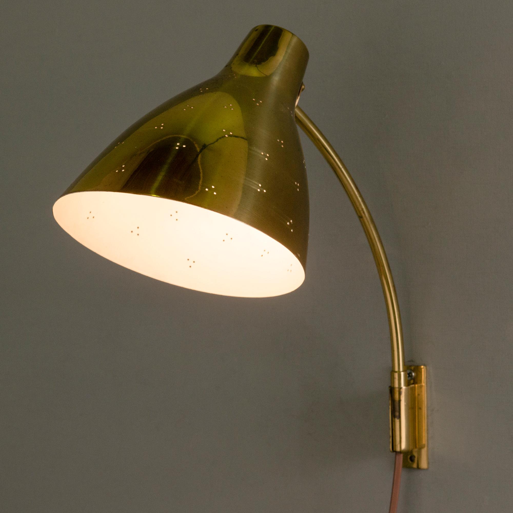 LISA JOHANSSON-PAPE, seinävalaisin, malli 3055, Stockmann Orno 1900-luvun puoliväli.